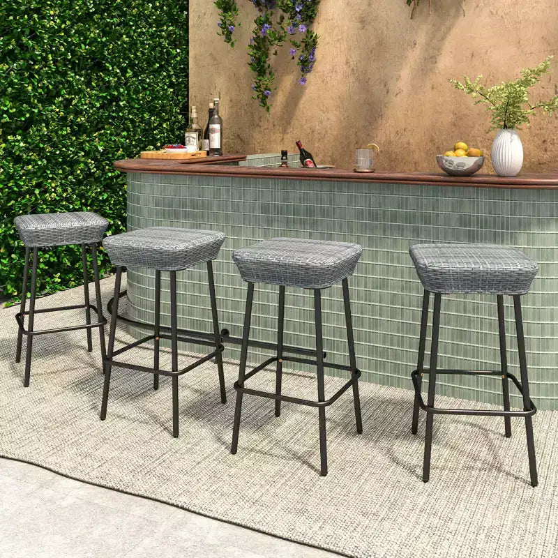 Costway Juego de 4 taburetes de bar de metal de 75 cm con asiento de ratán y reposapiés para jardín