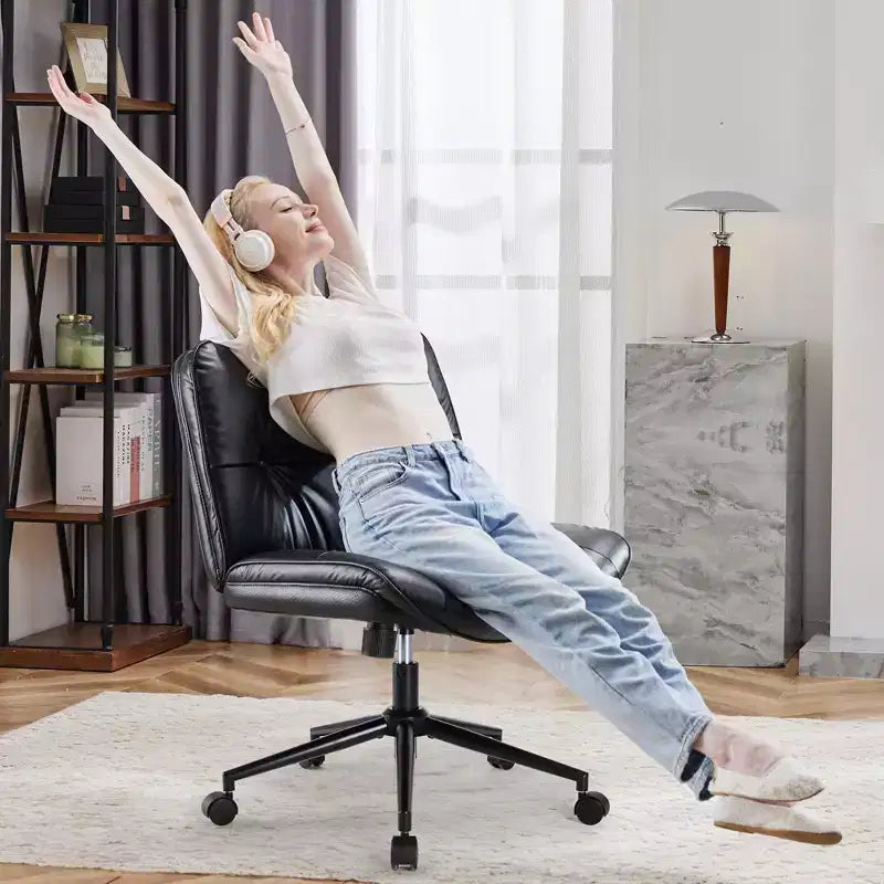 TUYOHW Silla giratoria de cuero sintético con ruedas y diseño de cruces, silla de oficina con altura regulable y soporte lumbar, silla de juegos sin reposabrazos para oficina