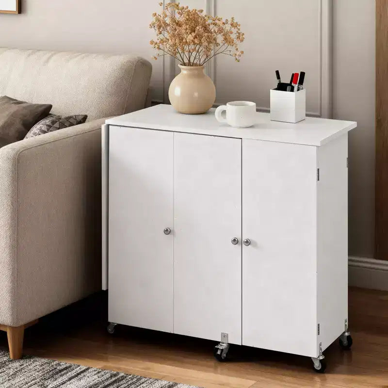 Mesa de Costura Plegable VEVOR, Mesa Multiusos para Máquina de Coser con Gabinete, Diseño Compacto, Ruedas, Clavijas de Madera, Bandejas de Almacenamiento y Estante, Blanca