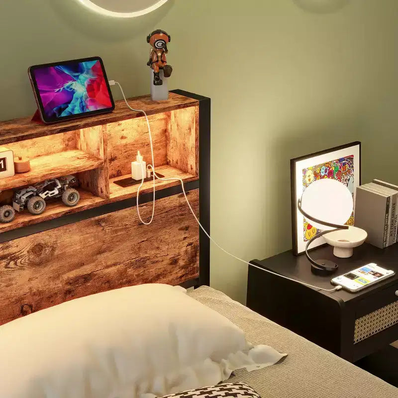 Base de cama de plataforma doble moderna GDFStudio Kian de metal con cabecera de almacenamiento, estación de carga y luces LED
