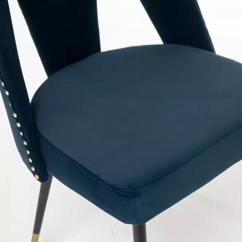 Juego de 2 sillas de comedor tapizadas en terciopelo, sillas decorativas con ribete de tachuelas y patas de metal negro con punta dorada para cocina o comedor - Panipeachy