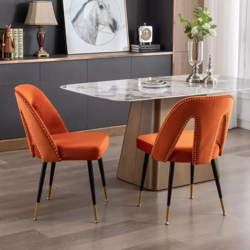 Juego de 2 sillas de comedor tapizadas en terciopelo, sillas decorativas con ribete de tachuelas y patas de metal negro con punta dorada para cocina o comedor - Panipeachy