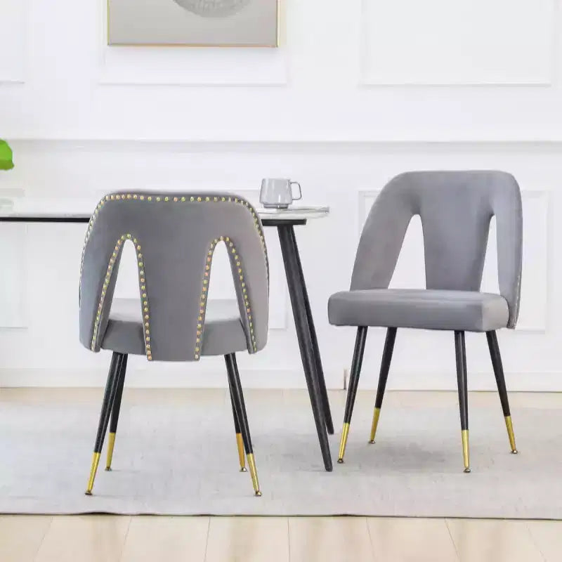 Juego de 2 sillas de comedor tapizadas en terciopelo, sillas decorativas con ribete de tachuelas y patas de metal negro con punta dorada para cocina o comedor - Panipeachy
