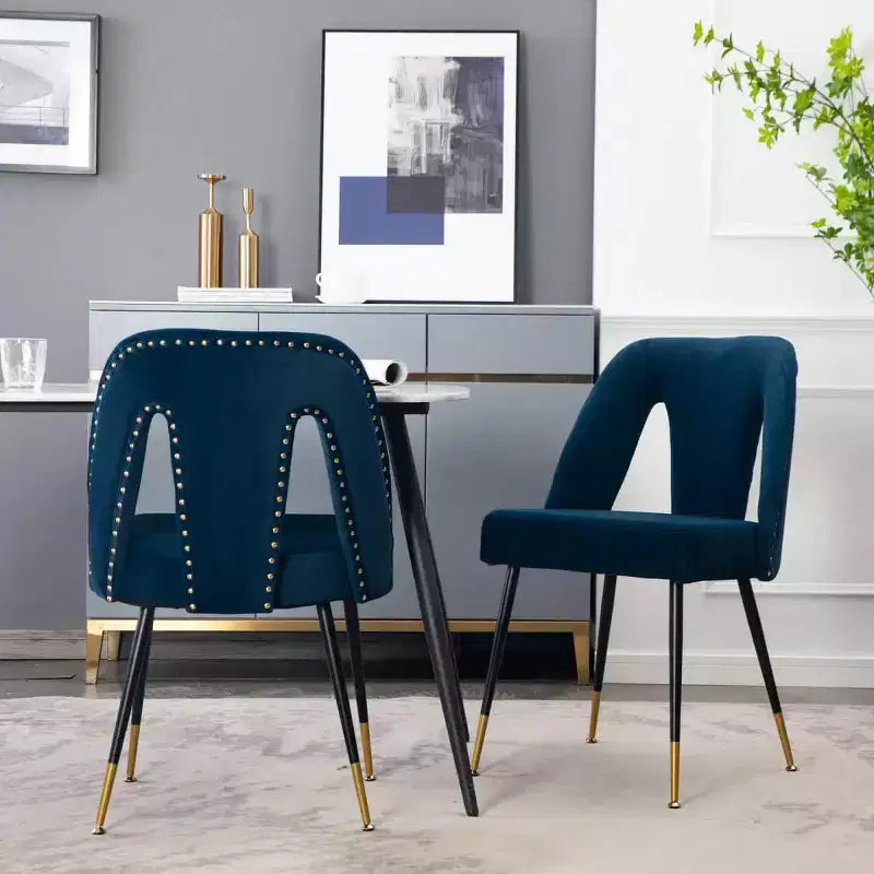 Juego de 2 sillas de comedor tapizadas en terciopelo, sillas decorativas con ribete de tachuelas y patas de metal negro con punta dorada para cocina o comedor - Panipeachy