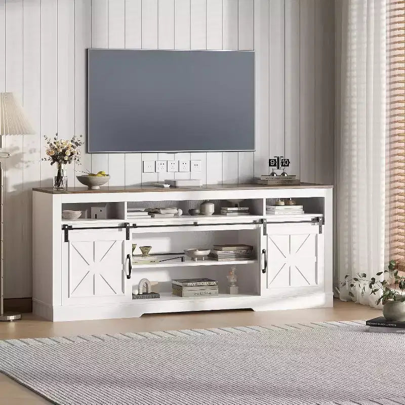Mueble para TV de granja para televisores de 75 pulgadas con almacenamiento semiabierto, estante ajustable y puertas corredizas, consola multimedia de 66 pulgadas para sala de estar