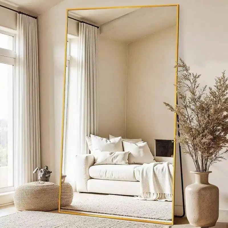 Espejo de cuerpo entero rectangular dorado de 91x46 con soporte. Un espejo de pie sobredimensionado para usar de pie o colgado