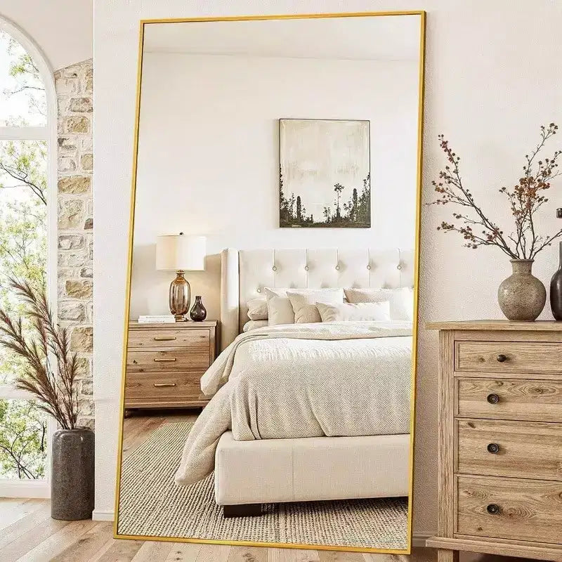 Espejo de cuerpo entero rectangular dorado de 91x46 con soporte. Un espejo de pie sobredimensionado para usar de pie o colgado