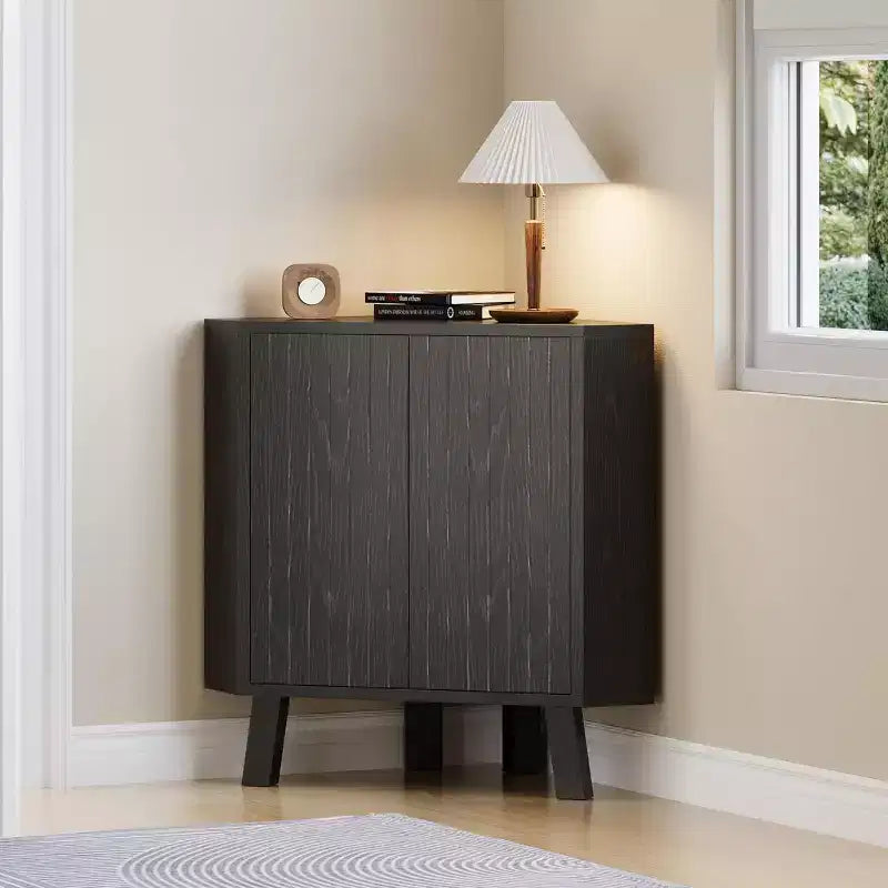 Gabinete esquinero rústico de 3 niveles con estante ajustable, mesa esquinera de madera con puertas y mesa auxiliar triangular para sala de estar y cocina