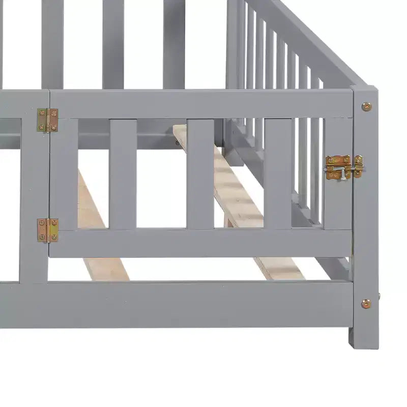 Cama de suelo Bellemave estilo Montessori con estantería y pizarra, cama de plataforma de madera maciza con barandillas y cabecero de almacenamiento para niños y adolescentes