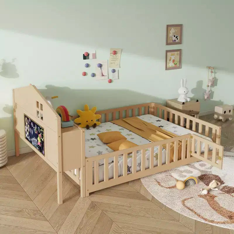 Cama de suelo Bellemave estilo Montessori con estantería y pizarra, cama de plataforma de madera maciza con barandillas y cabecero de almacenamiento para niños y adolescentes