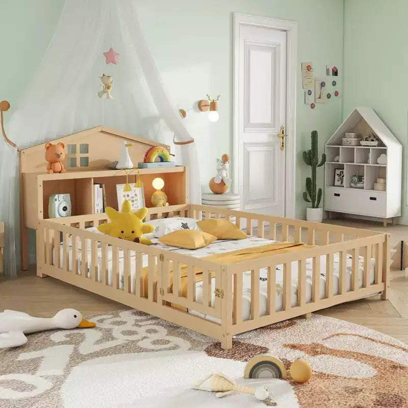 Cama de suelo Bellemave estilo Montessori con estantería y pizarra, cama de plataforma de madera maciza con barandillas y cabecero de almacenamiento para niños y adolescentes