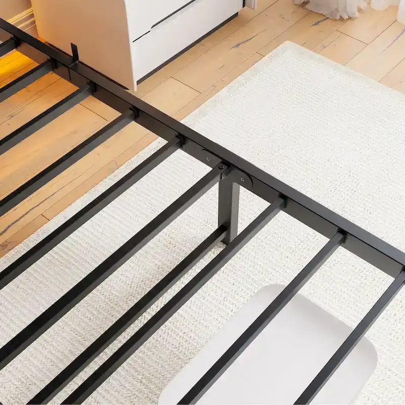 Base de cama de metal tamaño queen con cabecero de madera, luces RGB y estante de almacenamiento