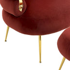 Sillón tapizado de barril color rojo vino con otomana y patas de metal