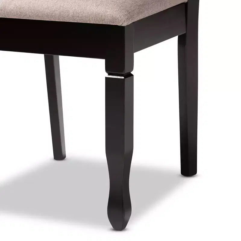 Juego de 2 sillas de comedor de madera tapizadas en tela Lanier color arena/marrón oscuro - Baxton Studio