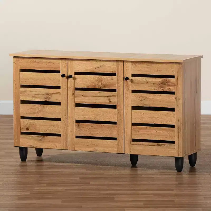 Gisela Wood Armario de 3 Puertas Roble Marrón/Negro - Baxton Studio: Estilo Náutico, 6 Estantes Fijos, Marco de Madera