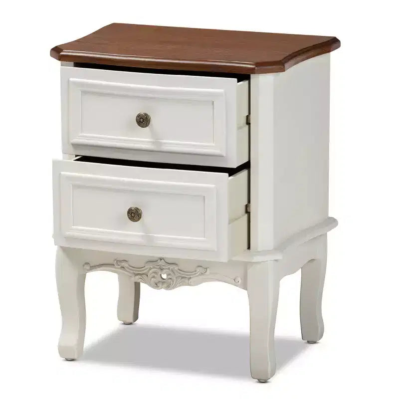 Mesita de noche de madera Darlene de 2 cajones blanca/marrón cereza - Baxton Studio: Estilo tradicional, pomos tallados, almacenamiento