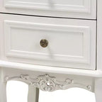Mesita de noche de madera Darlene de 2 cajones blanca/marrón cereza - Baxton Studio: Estilo tradicional, pomos tallados, almacenamiento