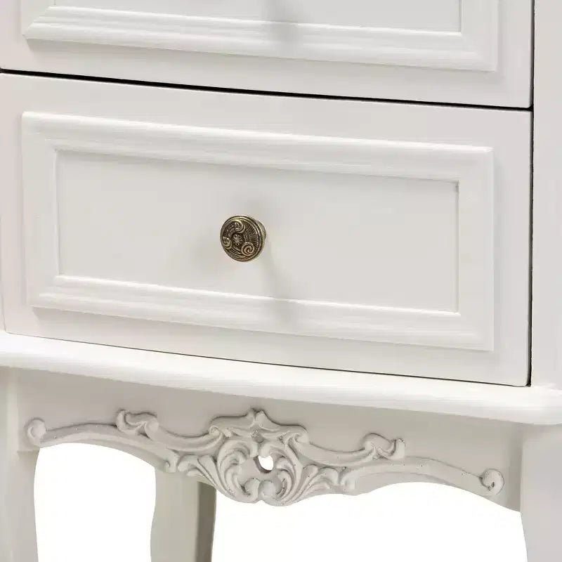 Mesita de noche de madera Darlene de 2 cajones blanca/marrón cereza - Baxton Studio: Estilo tradicional, pomos tallados, almacenamiento