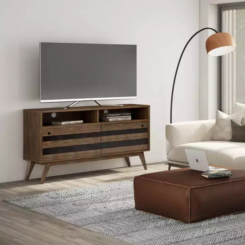 Mueble de TV Wright para televisores de hasta 60 pulgadas, rústico, marrón envejecido natural - WyndenHall: Madera de acacia, gestión de cables, estantes ajustables