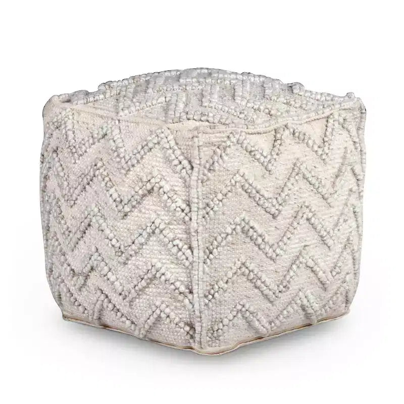 Puf Kenzari cuadrado con zigzag tejido a mano color marfil - Steve Silver Co.