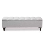 Banqueta de almacenamiento otomana de madera acabada en gris beige Brette - Baxton Studio: moderna de mediados de siglo, capitoné, estructura de madera de caucho, capacidad de 113 kg