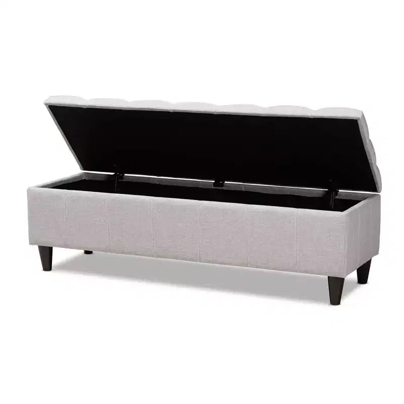 Banqueta de almacenamiento otomana de madera acabada en gris beige Brette - Baxton Studio: moderna de mediados de siglo, capitoné, estructura de madera de caucho, capacidad de 113 kg