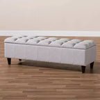 Banqueta de almacenamiento otomana de madera acabada en gris beige Brette - Baxton Studio: moderna de mediados de siglo, capitoné, estructura de madera de caucho, capacidad de 113 kg