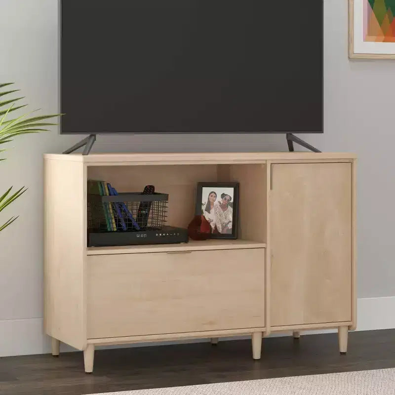 Aparador de oficina Clifford Place, arce natural - Sauder: Mueble para dispositivos multimedia con estante ajustable y almacenamiento de archivos
