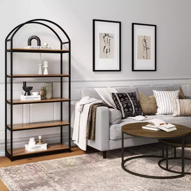 Estantería de arco Nathan James Haven de madera y metal de 5 estantes de 72" en roble recuperado/negro mate