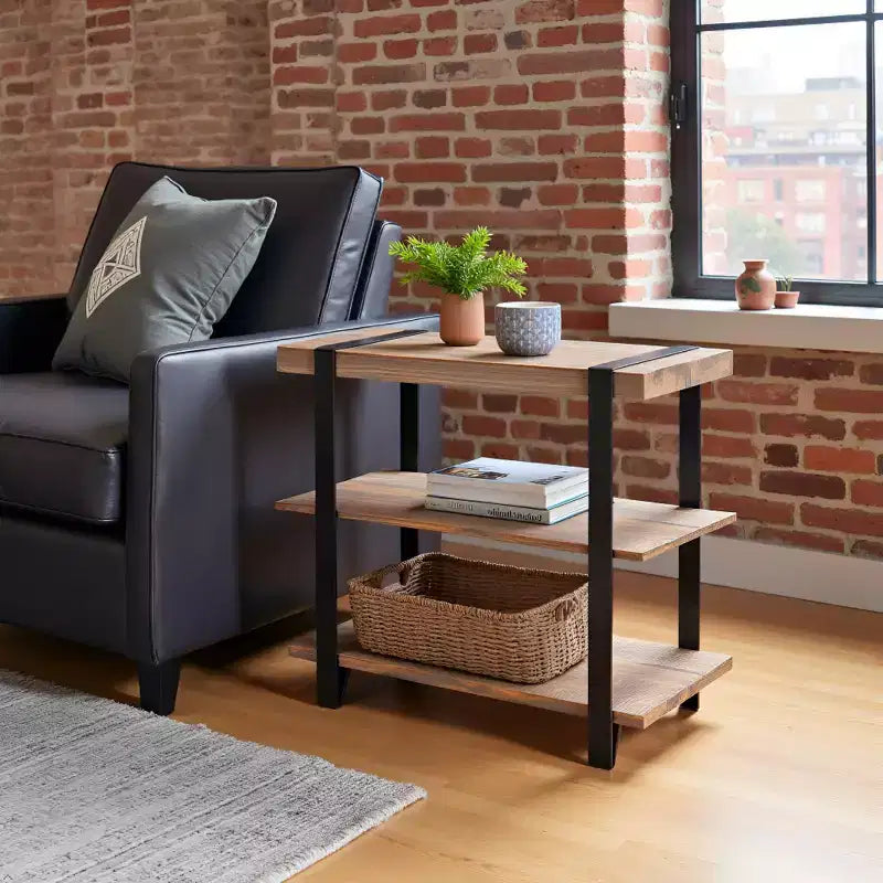 Mesa auxiliar de 27 pulgadas Modesto con 2 estantes y correa de metal, madera - Alaterre Furniture: Diseño rústico industrial, estructura negra