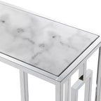 Mesa auxiliar Town Square Chrome Faux Marble C, mármol blanco/cromo - Breighton Home: Diseño versátil que se desliza debajo del sofá, estructura geométrica