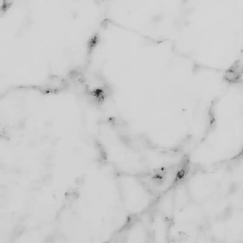 Mesa auxiliar Town Square Chrome Faux Marble C, mármol blanco/cromo - Breighton Home: Diseño versátil que se desliza debajo del sofá, estructura geométrica