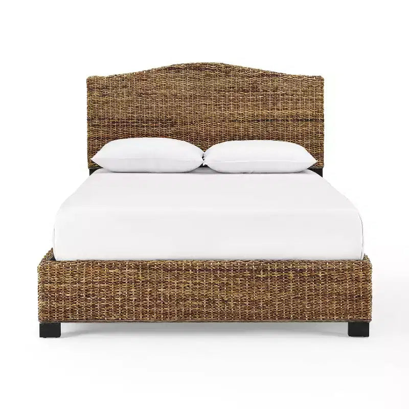 Cama Queen Serena de Hojas de Plátano - Crosley: Estilo Costero con Madera Contrachapada y Estructura de Madera, Diseño de Cabecera Curva