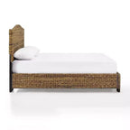 Cama Queen Serena de Hojas de Plátano - Crosley: Estilo Costero con Madera Contrachapada y Estructura de Madera, Diseño de Cabecera Curva