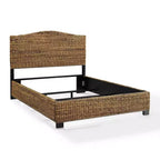 Cama Queen Serena de Hojas de Plátano - Crosley: Estilo Costero con Madera Contrachapada y Estructura de Madera, Diseño de Cabecera Curva