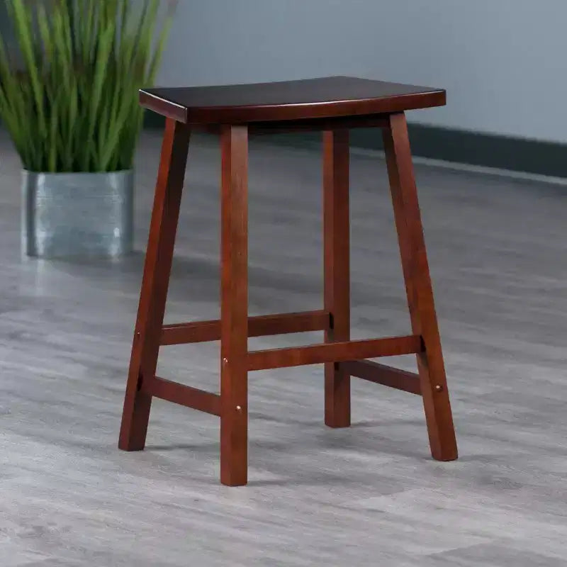 Taburete con forma de abanico Katashi Nogal - Winsome