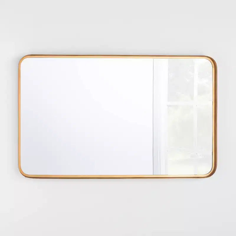 Espejo decorativo rectangular de 24 x 36 con esquinas redondeadas - Threshold diseñado con Studio McGee