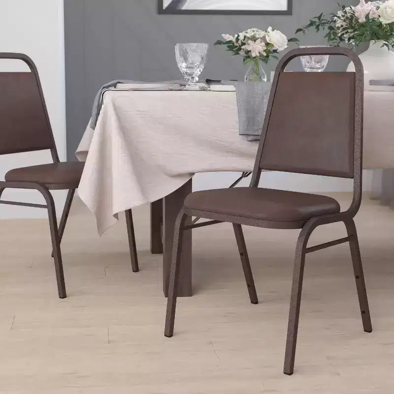 Silla de comedor apilable trasera trapezoidal Emma and Oliver - Asiento de 1.5" de grosor