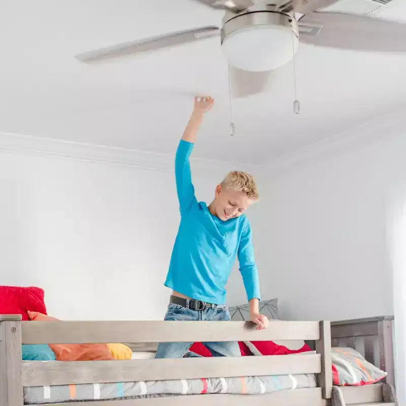 Cama alta doble Max & Lily, cama alta de madera maciza con escritorio y estantes de almacenamiento para niños