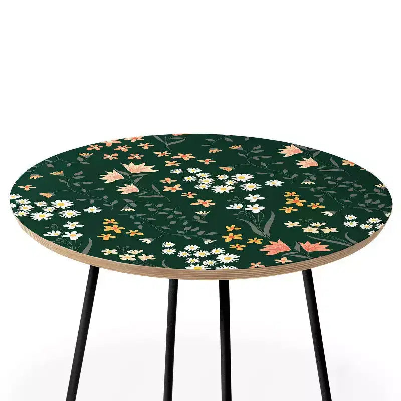 Mesa auxiliar redonda con temática Flores del Prado de Emanuela Carratoni - Deny Designs