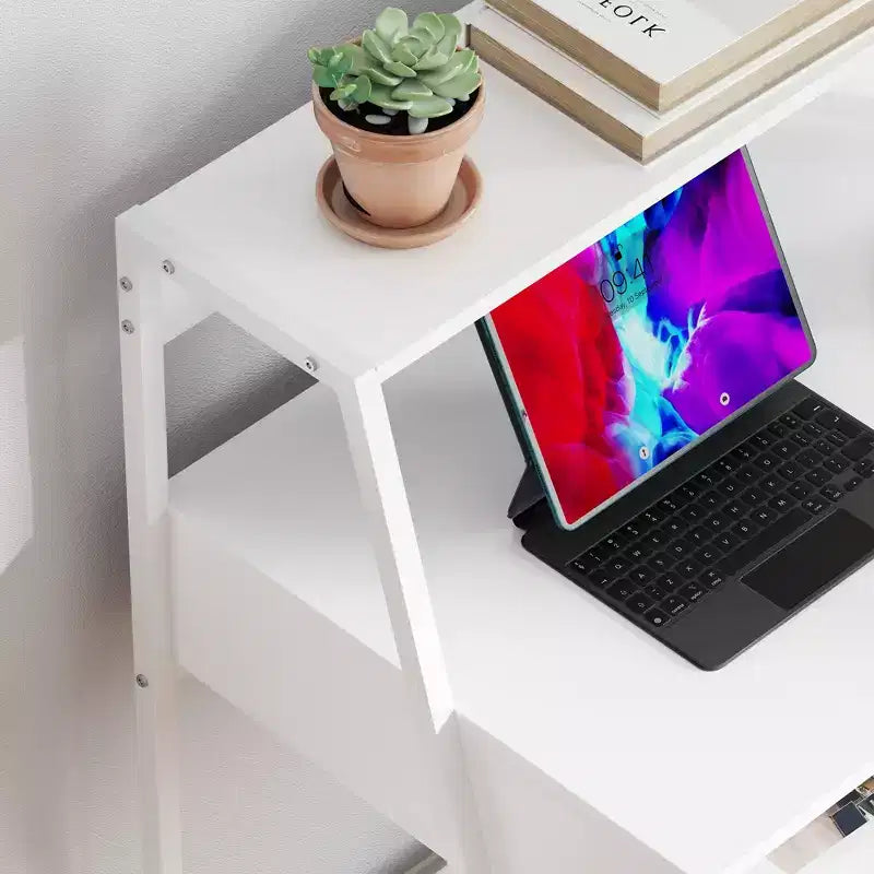 Escritorio HOMCOM para oficina en casa, escritorio para computadora para espacios pequeños, mesa de estudio con cajón y estantes de almacenamiento