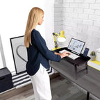 Escritorio portátil BirdRock Home para sentarse o pararse con cajón de almacenamiento y ranura para dispositivos multimedia - Espresso