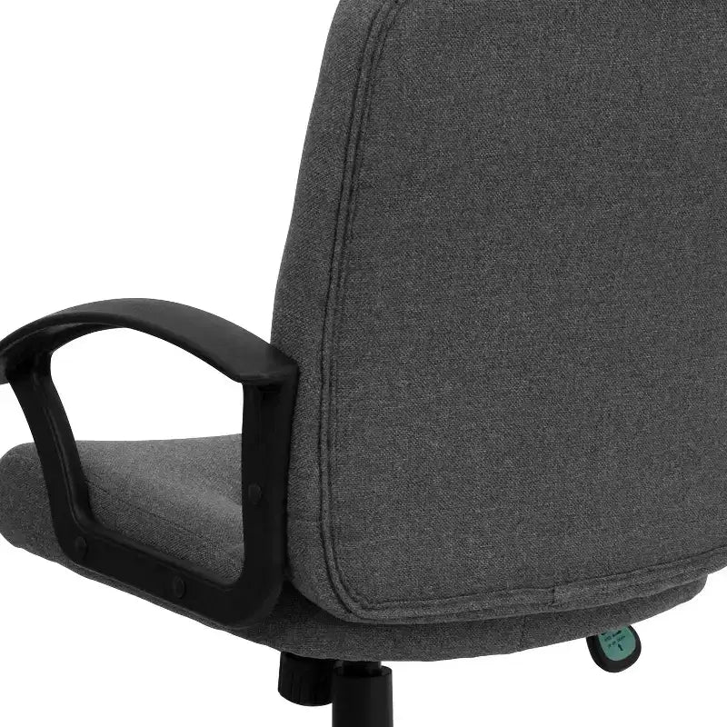 Silla de oficina ejecutiva giratoria de tela de respaldo medio Emma y Oliver con brazos de nylon
