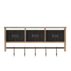 Merrick Lane Estante de almacenamiento de madera de pino macizo de 24 pulgadas para montaje en pared con estante superior, 5 ganchos y cestas de alambre para sala de estar, cocina o recibidor