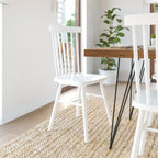Juego de 2 sillas de comedor Windsor de grado comercial Ingrid de Flash Furniture, sillas de comedor de restaurante de madera maciza sin brazos con respaldo de husillo