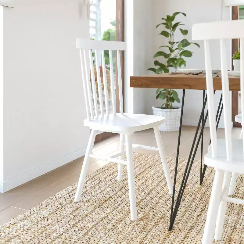 Juego de 2 sillas de comedor Windsor de grado comercial Ingrid de Flash Furniture, sillas de comedor de restaurante de madera maciza sin brazos con respaldo de husillo