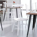 Juego de 2 sillas de comedor Windsor de grado comercial Ingrid de Flash Furniture, sillas de comedor de restaurante de madera maciza sin brazos con respaldo de husillo