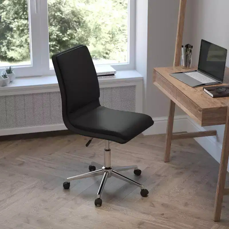 Silla de oficina moderna de piel sintética tapizada Emma y Oliver de respaldo medio con base de 5 radios y ajuste neumático de altura del asiento