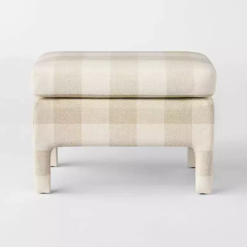Bellfield otomana totalmente tapizada - Threshold diseñada con Studio McGee