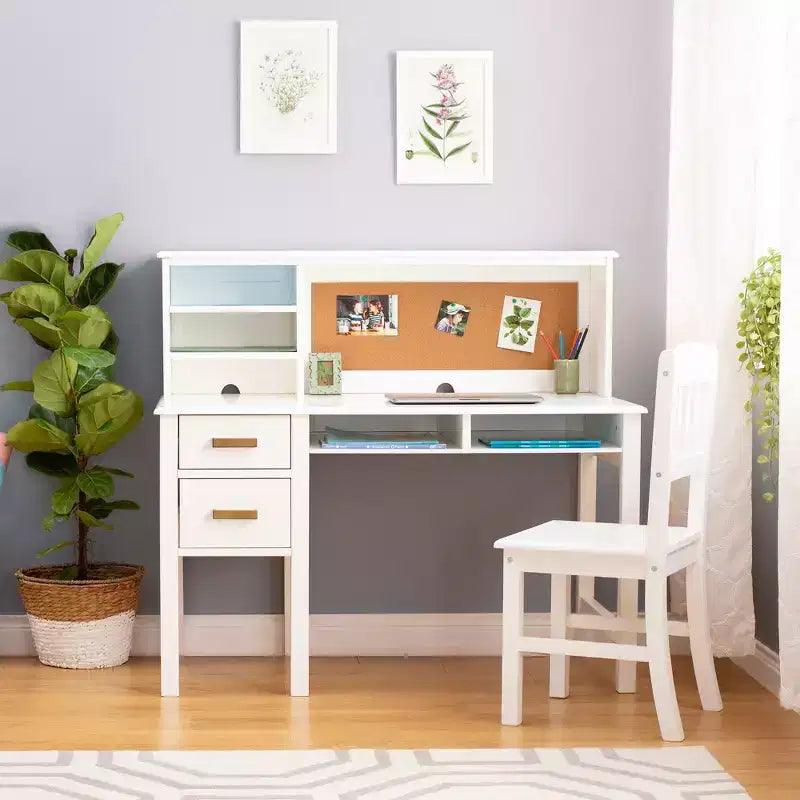 Escritorio y silla para niños Guidecraft Taiga con vitrina - Escritorio de computadora de madera para niños con cajones de almacenamiento y estantes | Mesa de estudio para niños para dormitorio